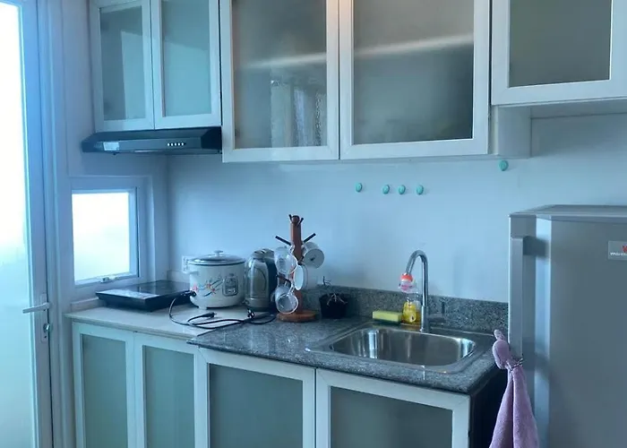 Staycation In Larsen Apartment